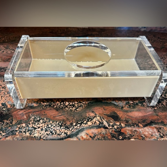 Vintage - MCM Lucite Tissue Box by L & R Enterprises, CA - Picture 1 of 6